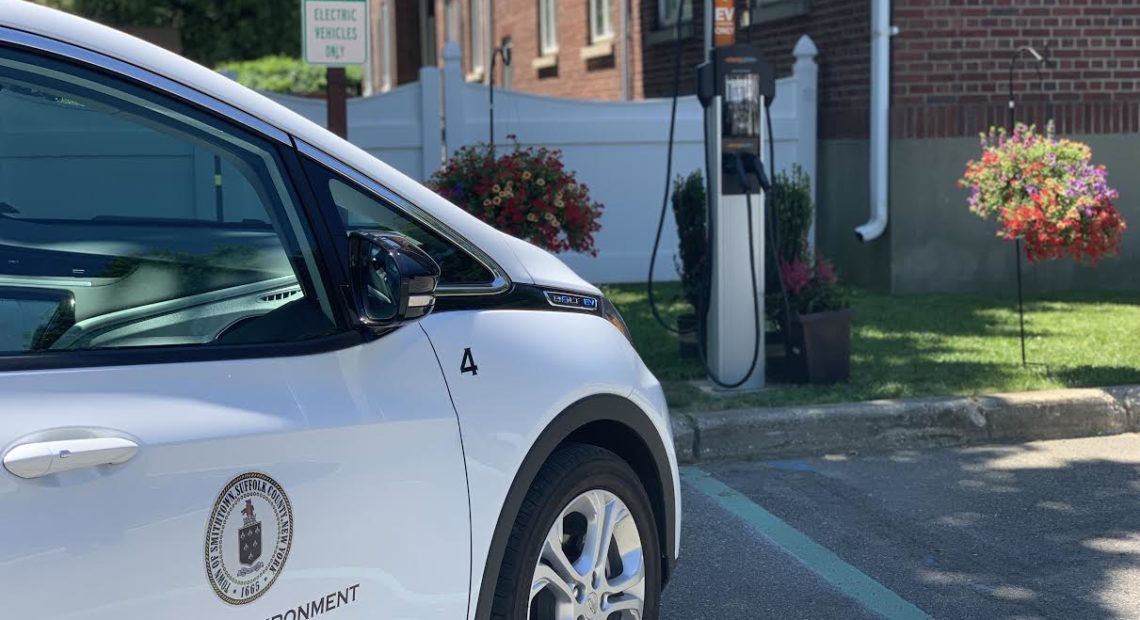 Smithtown Welcomes Residents To Free Electric Vehicle Charging Station