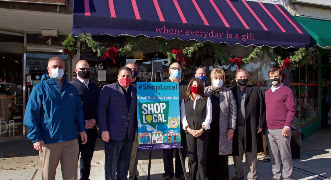 Clavin, D’Esposito, Town Board Encourage Residents to Shop Local for Holiday Season