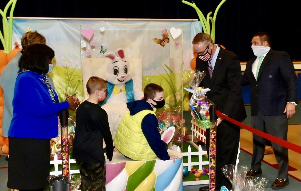 Hempstead Town Officials, Peter’s Clam Bar Bring Easter Bunny to Special Children at ANCHOR Program