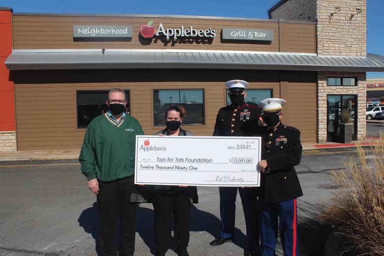 Applebee’s Neighborhood Grill &#038; Bar Locations on Long Island Donates $12,091 to Toys for Tots