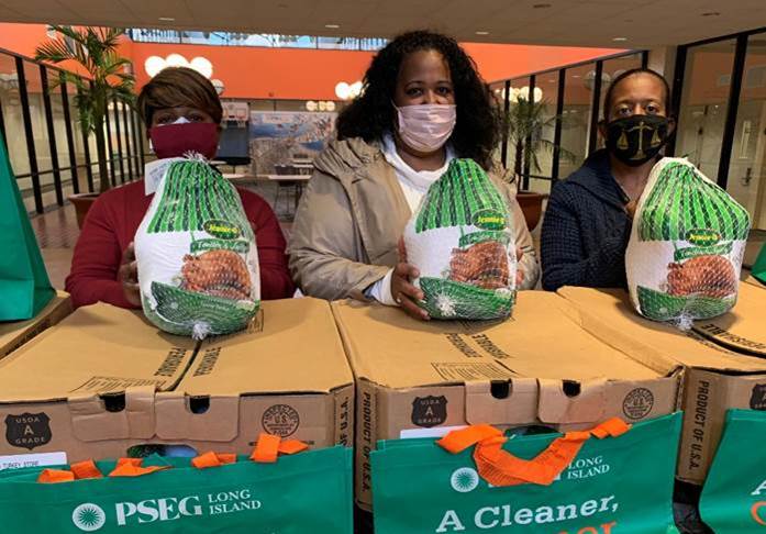 PSEG Long Island Employees Provide Complete Thanksgiving Meals For Central Islip Neighbors In Need