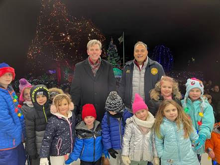 Saladino Celebrates Christmas Tree Lighting With Nassau Shores Civic Association