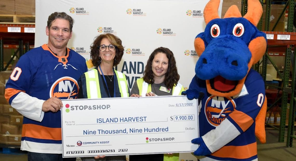 Stop &#038; Shop Donates $9,900 To Island Harvest As Part of ‘Community Assist’ Promotion With The Islanders