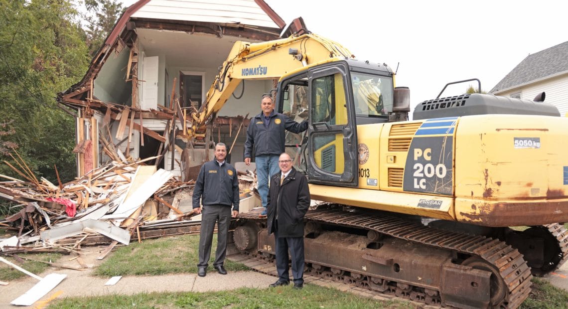 Town Crews Demolishes Eyesore Illegal Occupancy Zombie Home In Hicksville