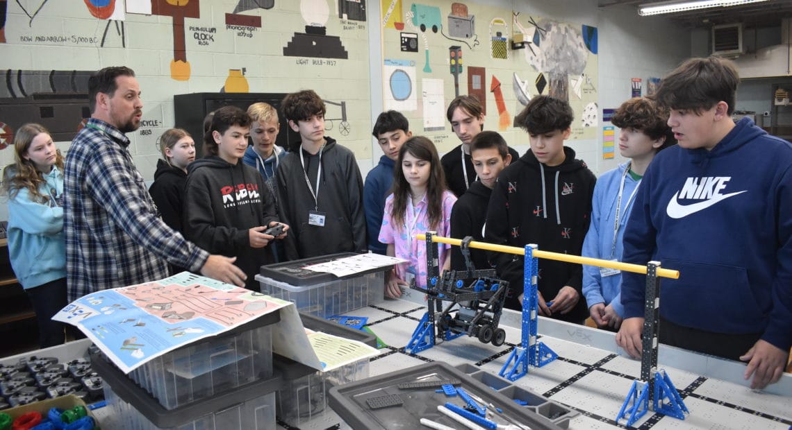 Seaford Eighth Graders Building Up To Bots Battle