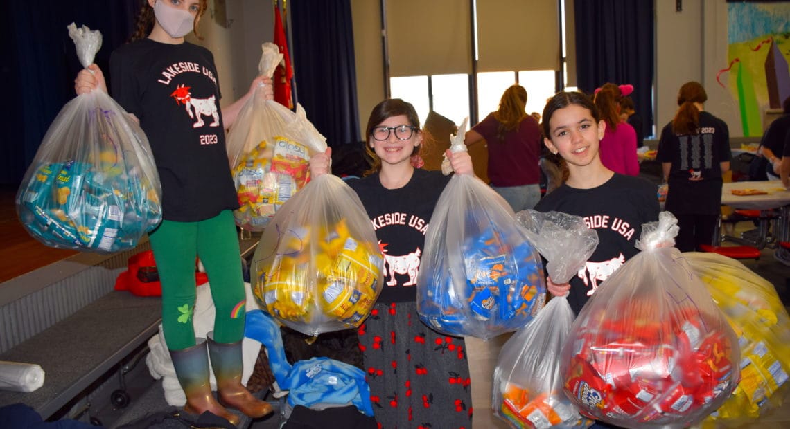 Lakeside Student Make Sandwiches For Charity