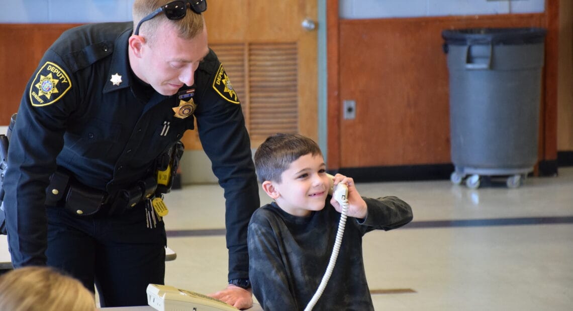 Sheriff&#8217;s Office Teaches Student Safety