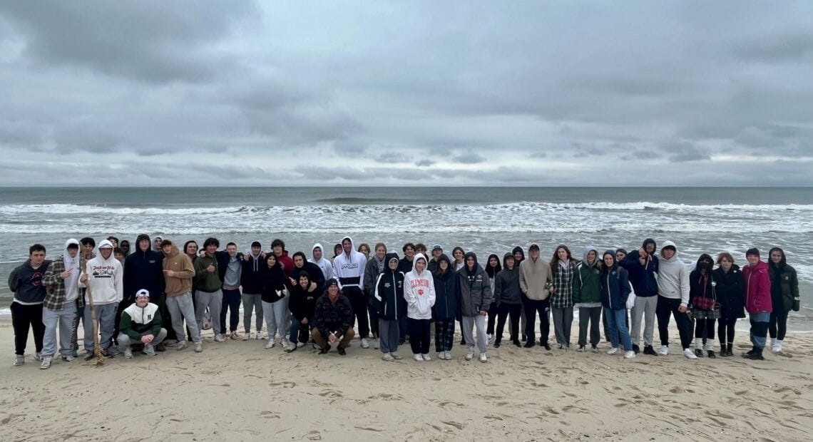 Harborfields Marine Science Students Observe Seals At Cupsogue