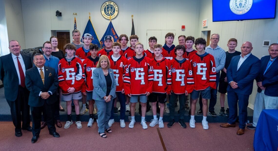 Hockey Team Honored For Historic Bid To Nationals