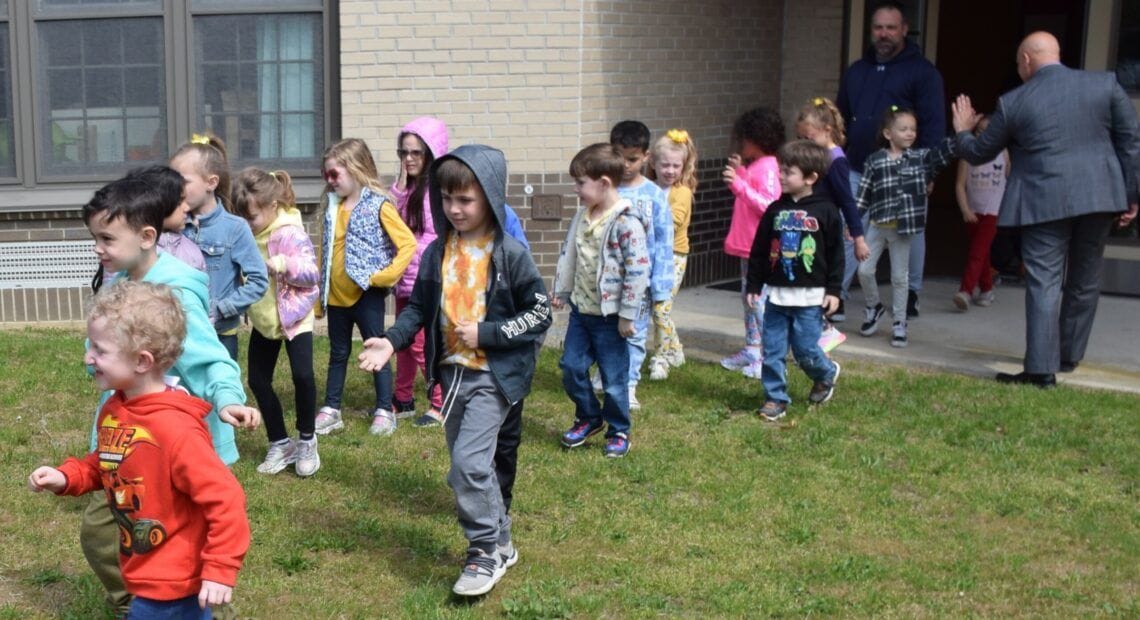 East Islip Connetquot Elementary Walks For Autism Awareness