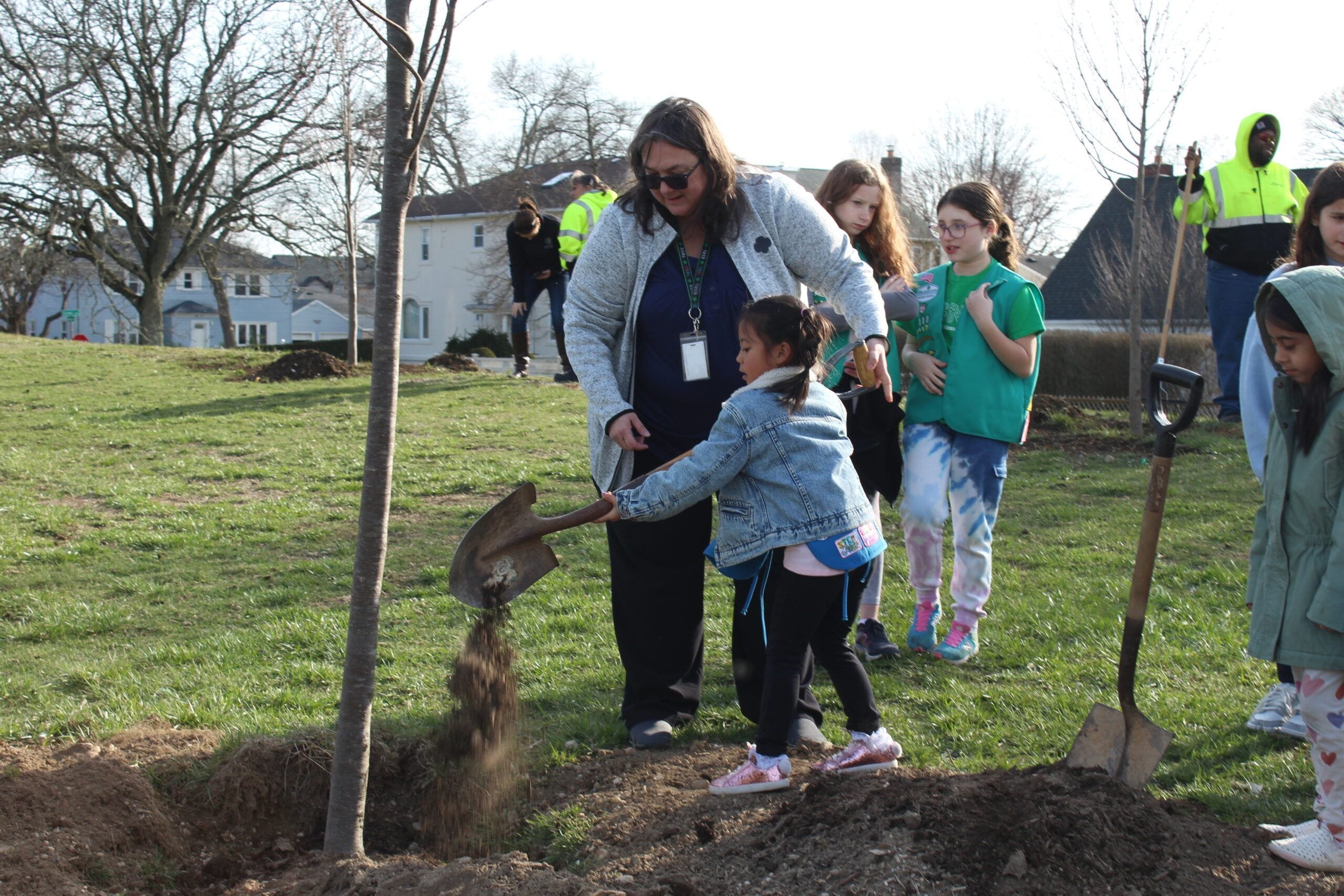 Girl Scouts And National Grid Lead Beautification Effort In New Hyde Park