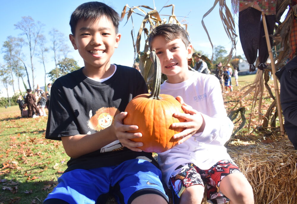 Buddies Go Pumpkin Picking At Massapequa&#8217;s Unqua School