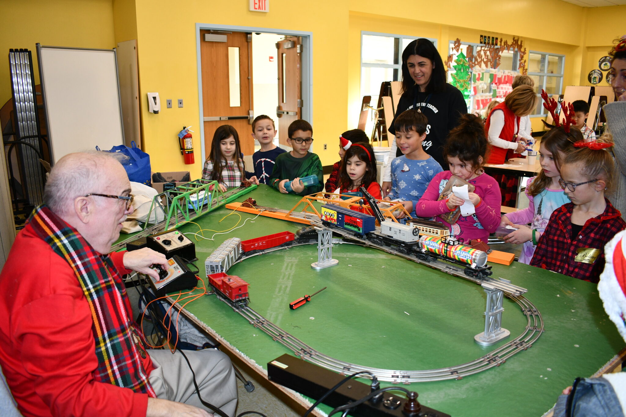 Academy Street Elementary Hops On The Polar Express Long Island Media