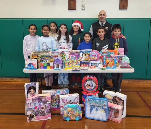 Hicksville Elementary Students Coordinate Toy Drive