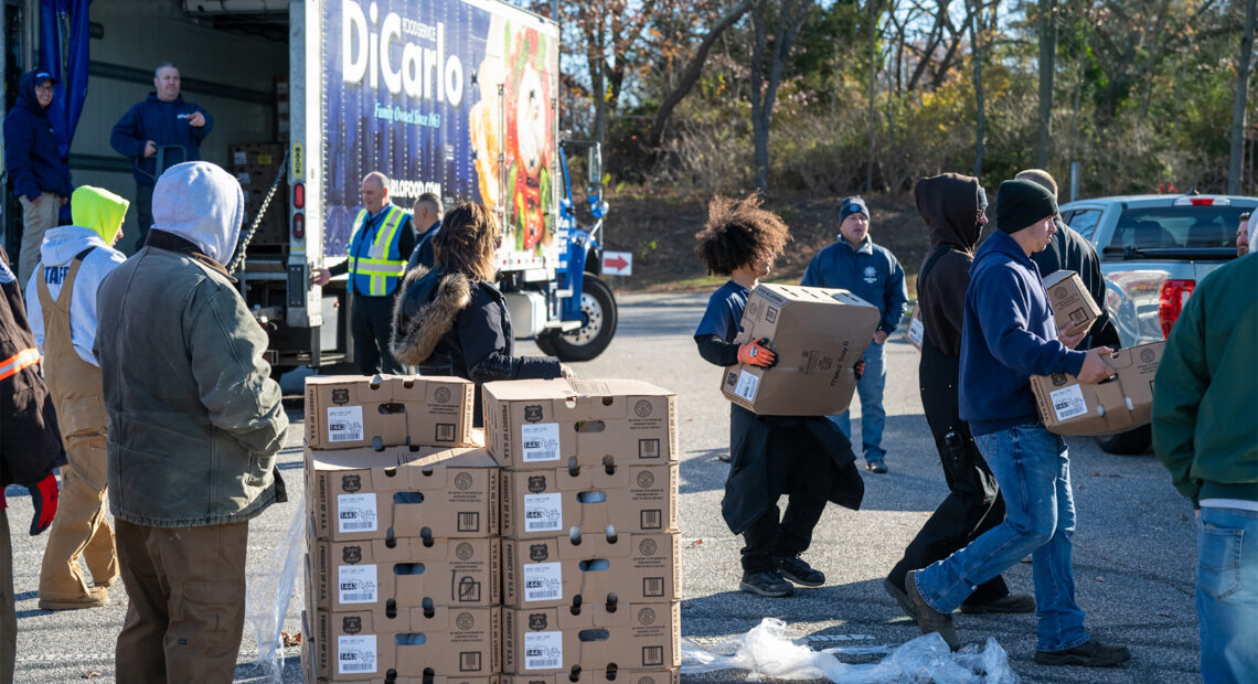 Islip Food For Hope Sets Record