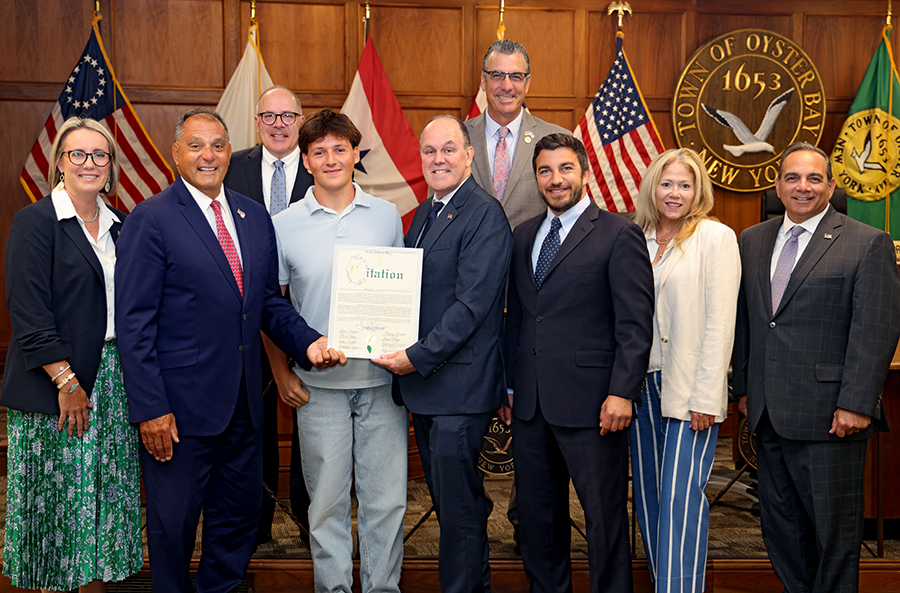 Town Honors Hometown American Idol Jesse Findling of Massapequa Park